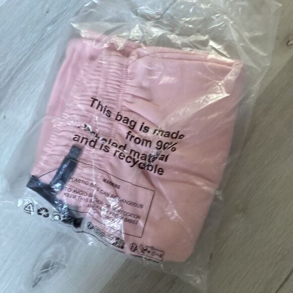 Prettylittlething Baby Pink Sweat Pocket Runner Shorts US 12 “ NWT IN PACKAGING - Picture 4 of 6